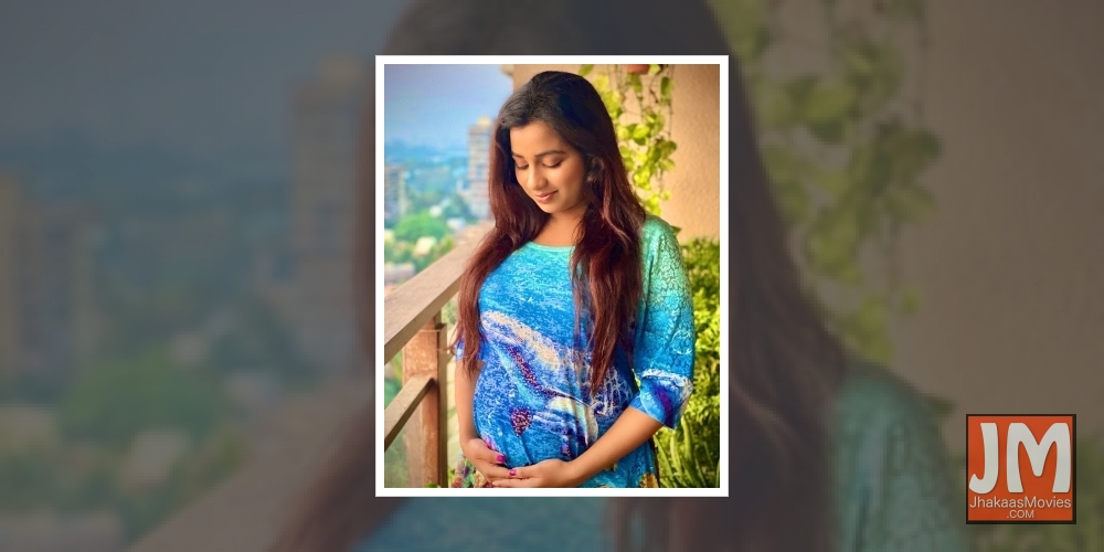 Shreya Ghoshal announces pregnancy.