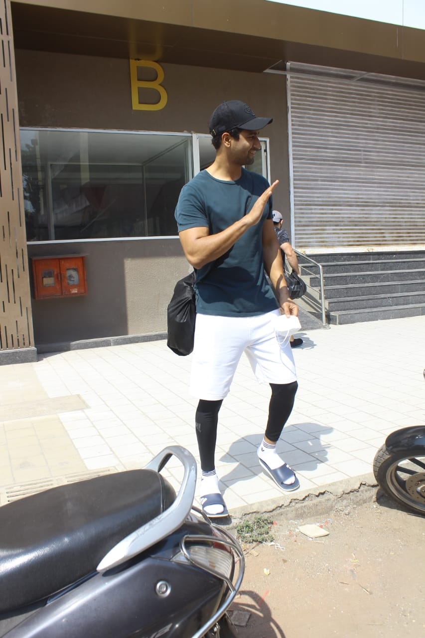Mumbai: Vicky kaushal spotted at gym in Andheri on Monday 01st March 2021.(Photo: IANS)