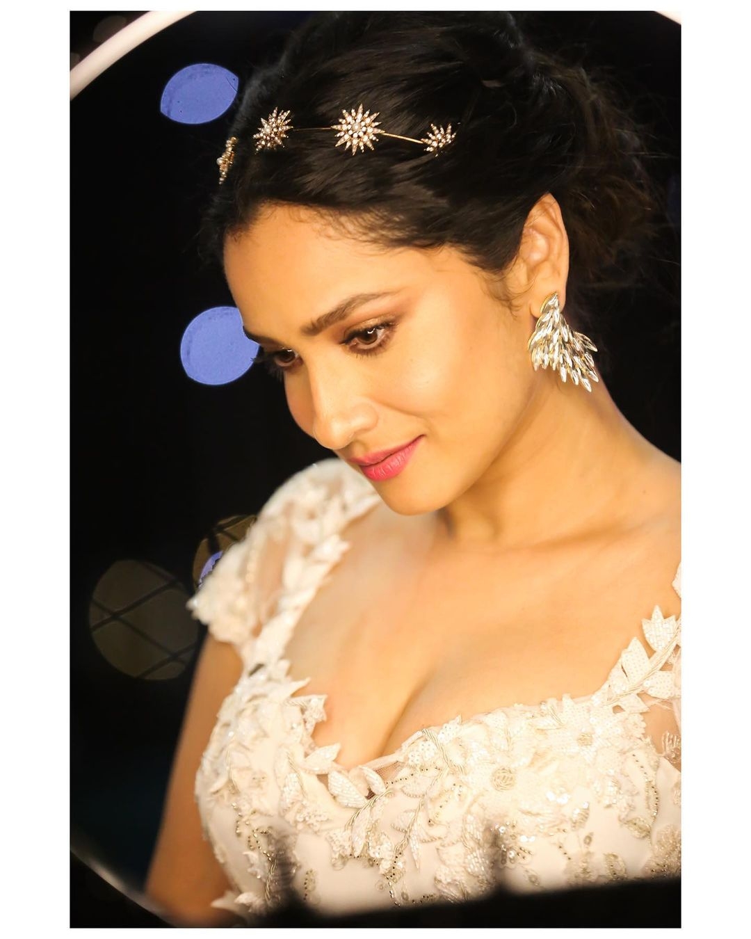 Social media can be a dark place, especially if you are a celebrity. Stars often have to bear a brutal brunt of the digital medium, and are not spared for even the most trivial of things including what they wear, who they date or even a role they are cast in. (Instagram)