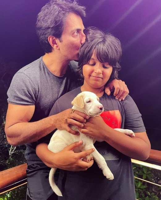 Bollywood celebs who have adopted pets.