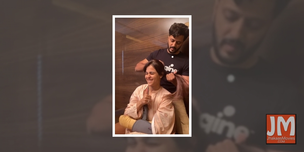 Riteish Deshmukh turns hairstylist for injured wife Genelia.