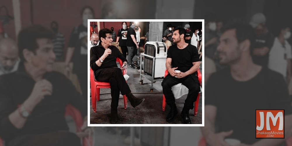 Jeetendra visits 'Ek Villain Returns' sets, gives his blessings.