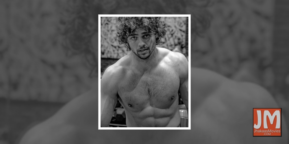 Noah Centineo posts a 'thirst trap' picture.