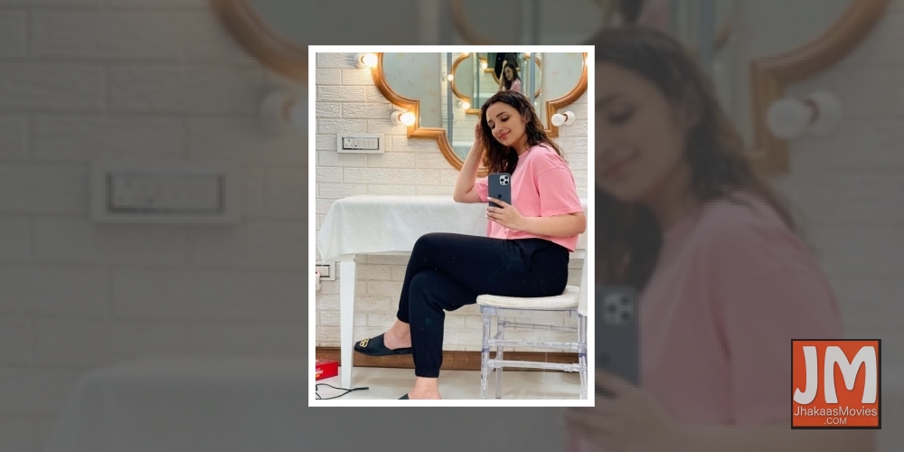 Parineeti reveals what she does when left 'alone in van'.