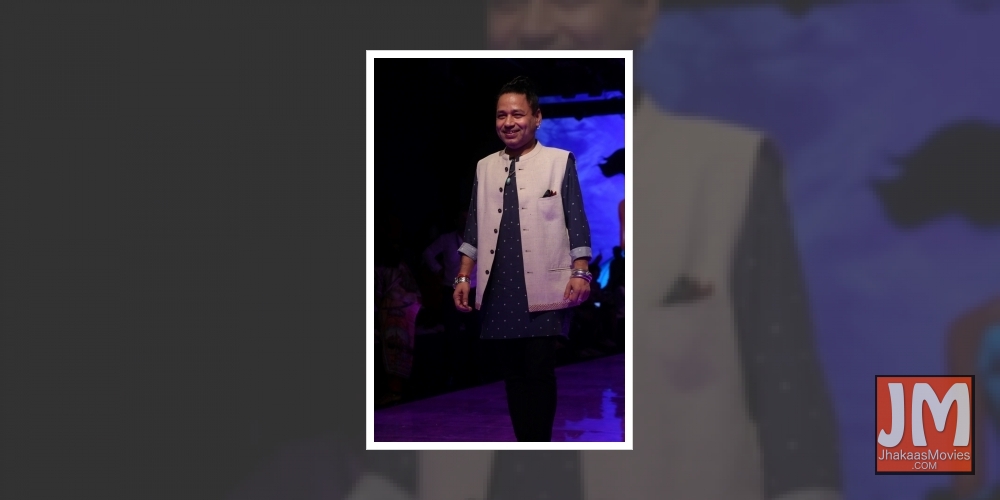 Mumbai: Singer Kailash Kher at the Lakme Fashion Week Winter/Festive 2019 in Mumbai on Aug 25, 2019.