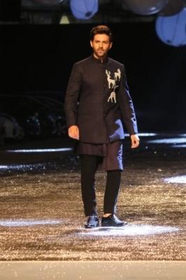 Mumbai: Kiara Advani & Kartik Aaryan Turns Showstopper For Manish Malhotra On Saturday 20th March, 2021. (Photo: IANS)