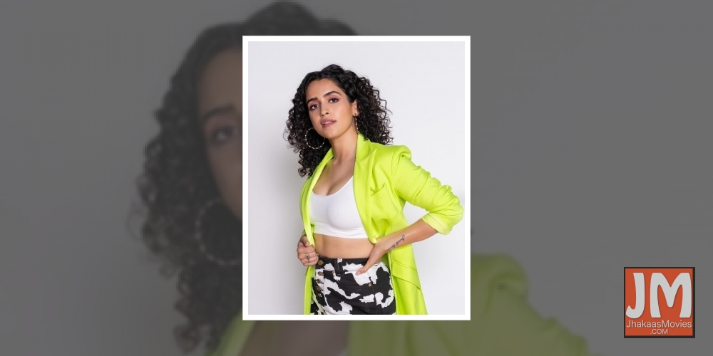 Sanya Malhotra decodes what 'Pagglait' means.