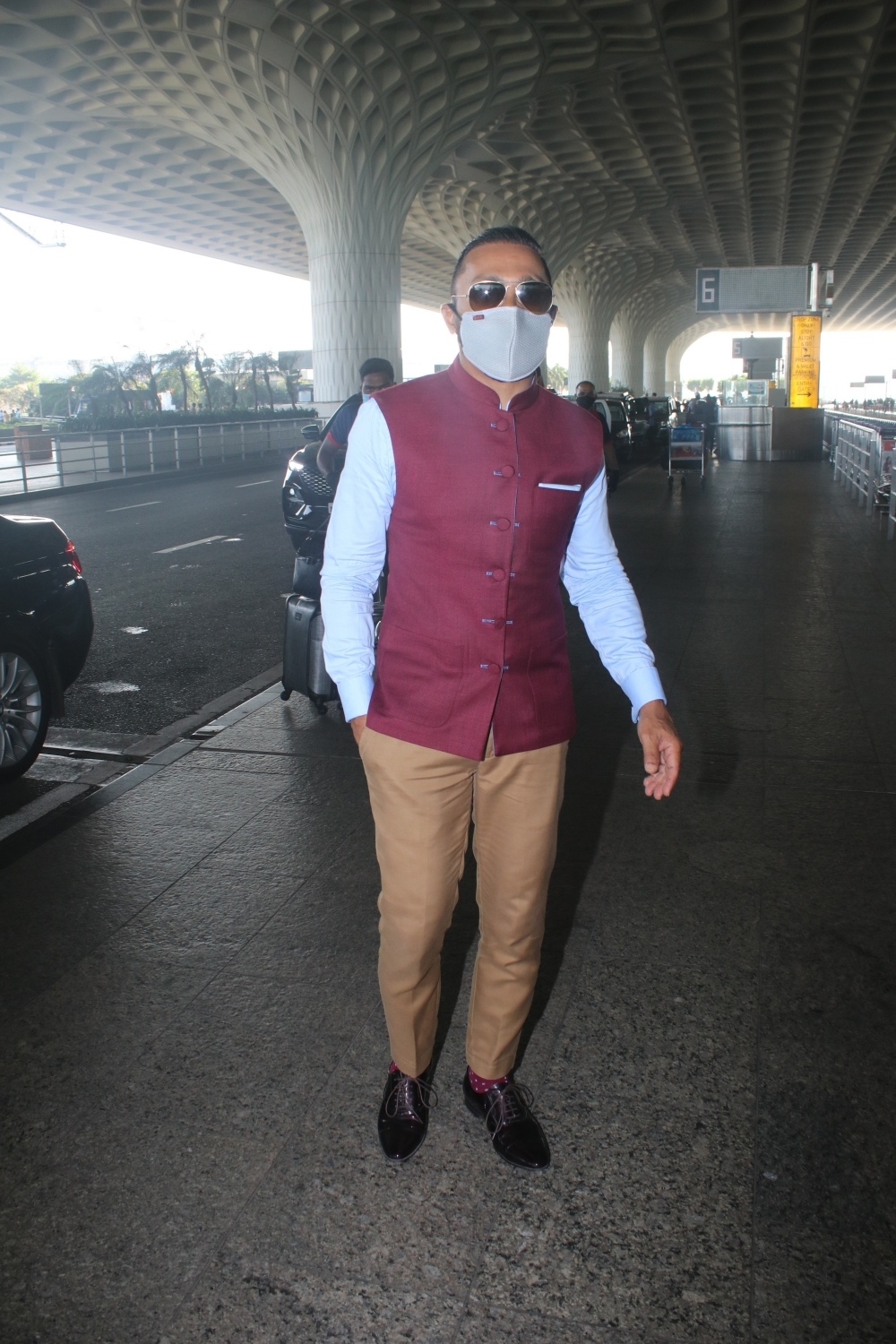 Mumbai: Rahul Bose Spotted at Airport Departure On Wednesday 31th March, 2021. (Photo: IANS)