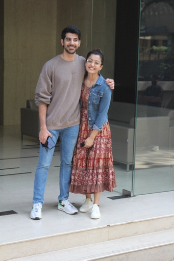 Mumbai: Rashmika Mandana & Pavail Gulati snapped at Khar On Sunday 04th April, 2021. (Photo: IANS)