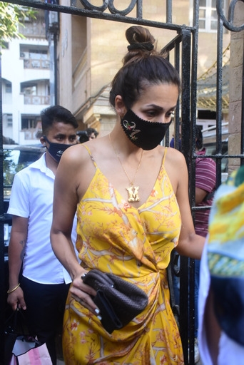 Mumbai: Arjun Kapoor & Malaika Arora spotted at Malaika Arora mother house in Bandra On Sunday 04th April, 2021. (Photo: IANS)