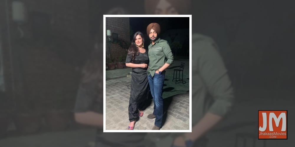 Zareen Khan in music video of Jordan sandhu's Do Vaari Jatt.