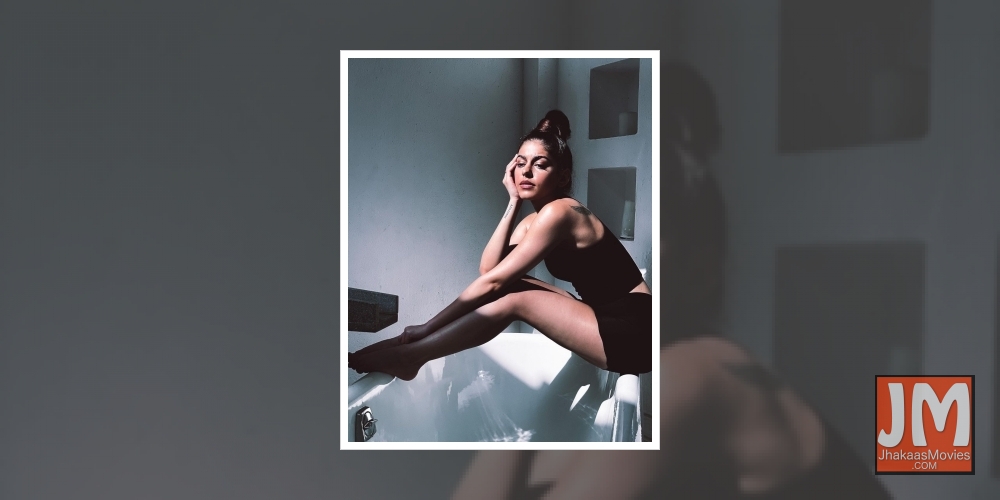 Alaya F says mom Pooja Bedi is 'an extremely positive person'