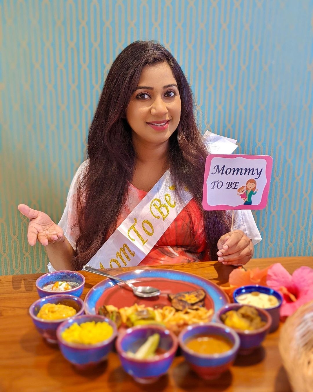 Shreya Ghoshal shares surprise baby shower pictures.(photo:instagram)