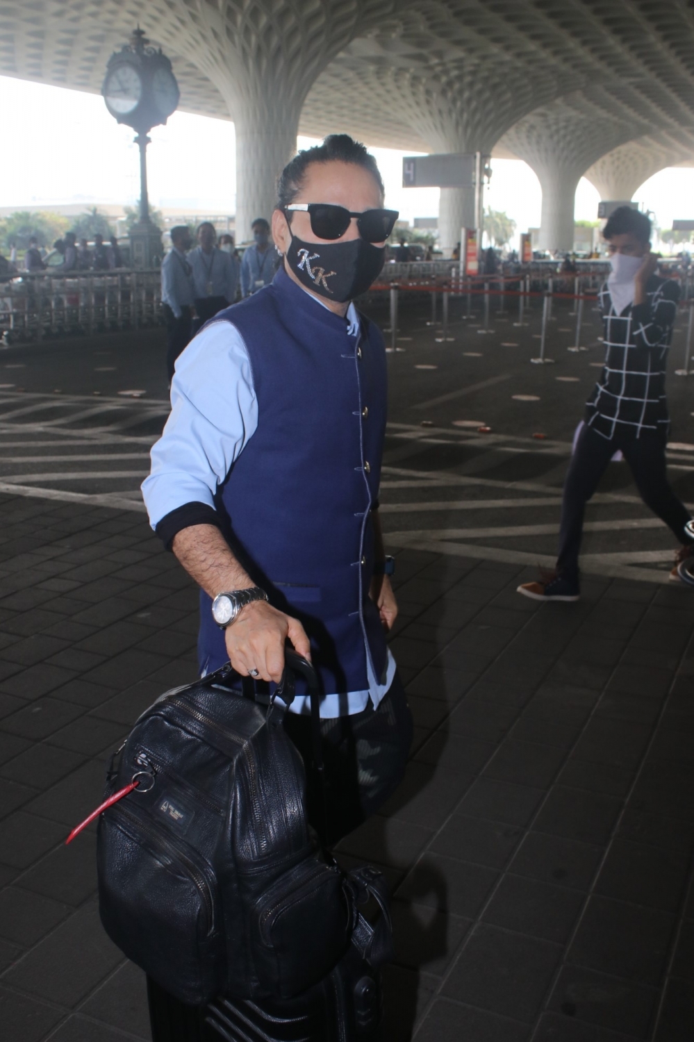 Mumbai: Kailash Kher Spotted at Airport Departure On Tuesday 13th April, 2021. (Photo: IANS)