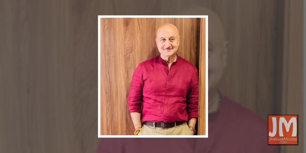Anupam Kher sees 'light' despite the 'darkness'