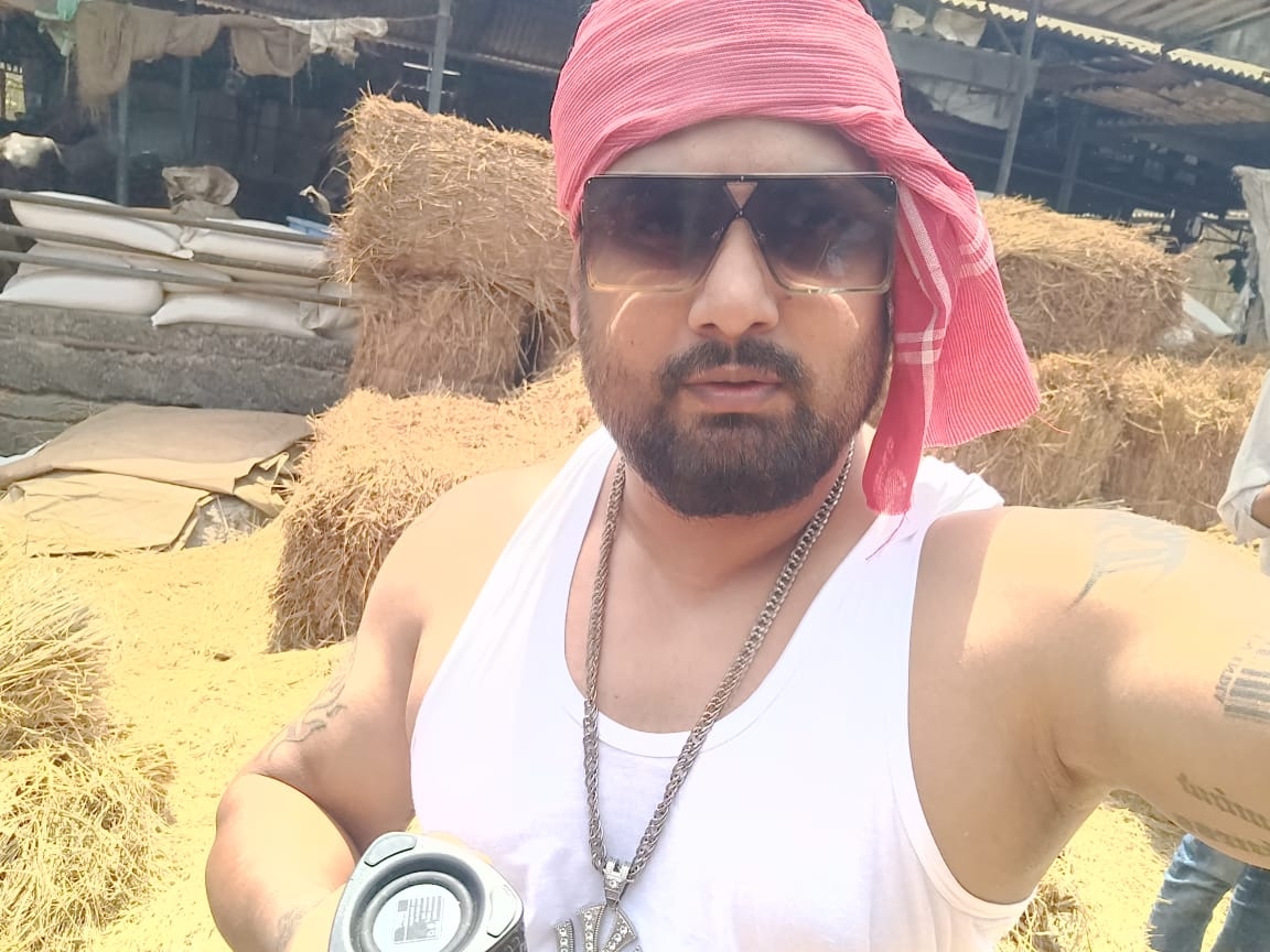 Bhojpuri rapper Hiteshwar said 'Chala Gaon Ki Oar', released viral.