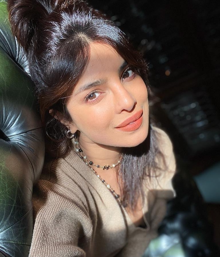 Priyanka Chopra is grateful to be 'living in the light'.(photo:Instagram)