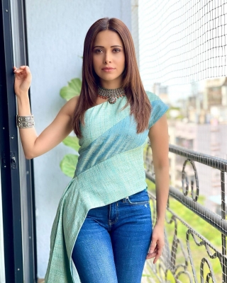 Nushrratt Bharuccha reveals no one trusts her kitchen skills at home!(photo:Instagram)
