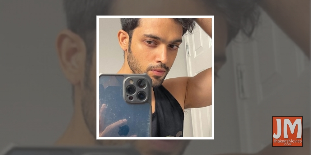 Parth Samthaan shows how to click a natural selfie.