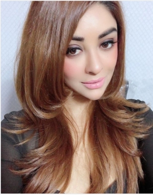 Payal Ghosh pitches in to provide beds, medicine for Covid affected