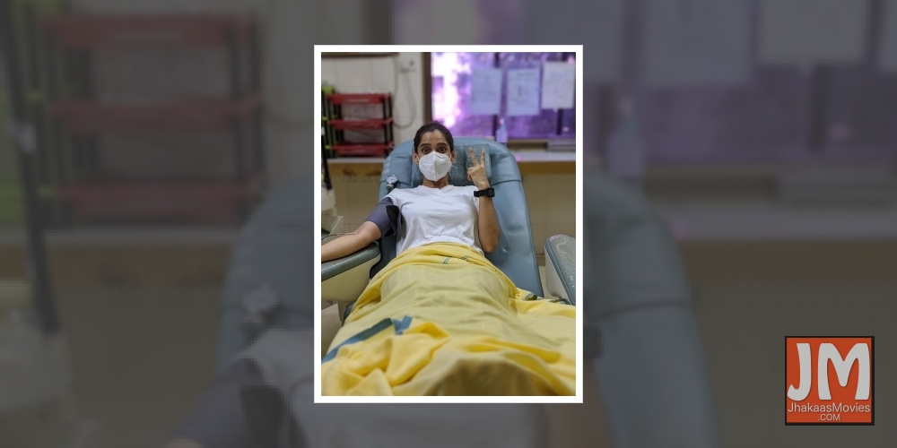 Priya Bapat donates blood after Covid recovery.