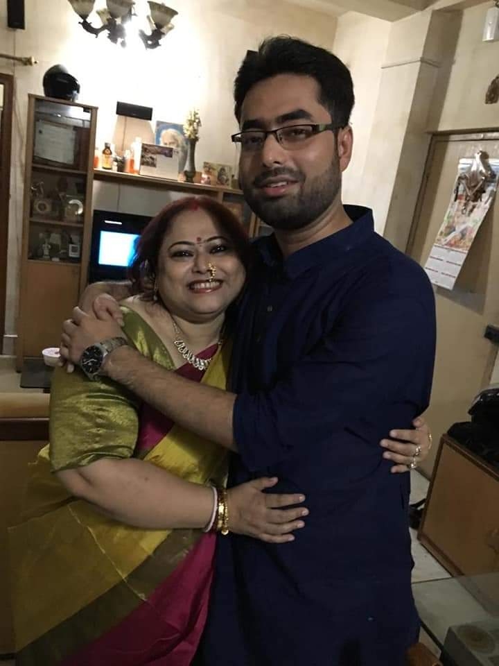 'Tera Mujhse hai pehle tha nata koi' - this Kishore Kumar-SushmaSrestha's romantic duet sung by a son to his mother few hours before she losther life to Covid in a private hospital in Kolkata is now becoming inspiration to many who want to give their loved ones a poetic death.