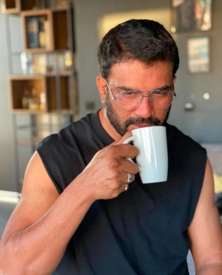 Bollywood romances the cuppa on International Tea Day.