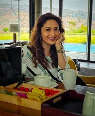 Bollywood romances the cuppa on International Tea Day.