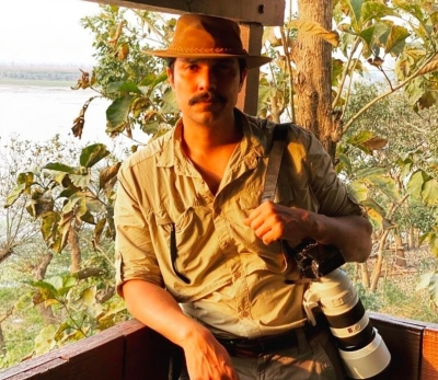 Bollywood romances the cuppa on International Tea Day.