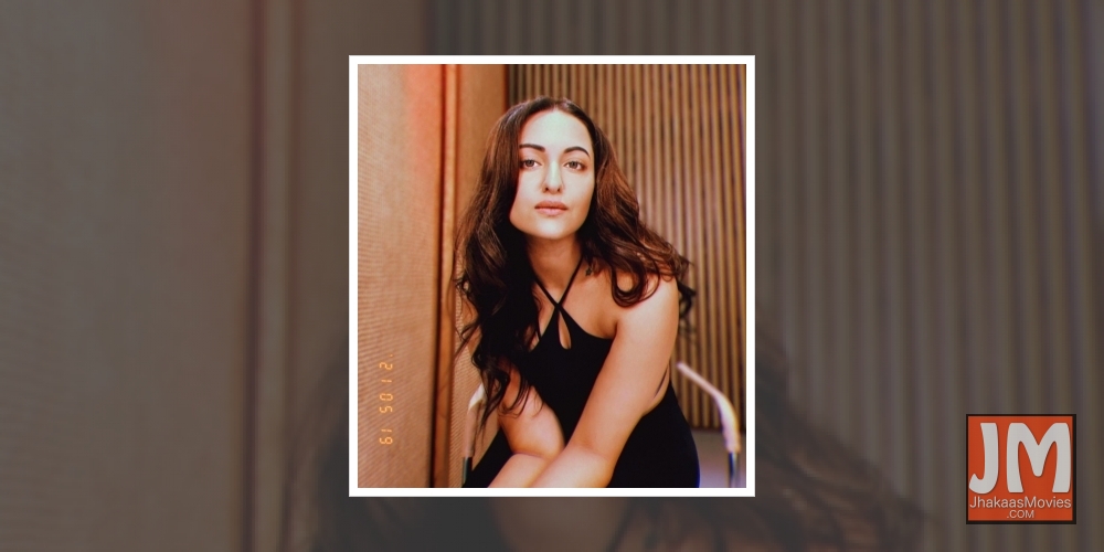 Sonakshi Sinha checks in on fans, asks them to 'hang in there'