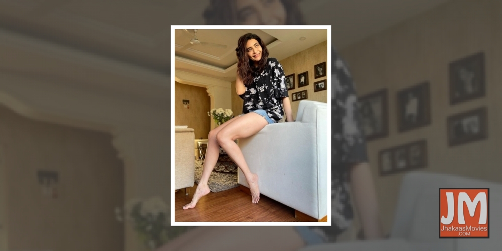 Karishma Tanna shares her lockdown pose