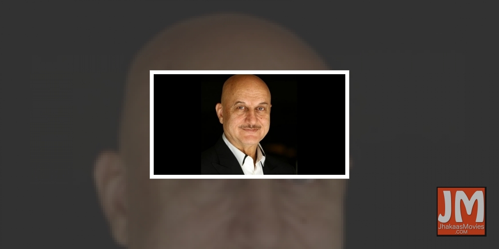 Anupam Kher: Heartening to see people helping selflessly.