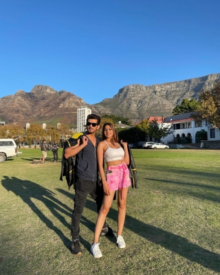 Arjun Bijlani posts pics with Nikki Tamboli, fans feel they look 