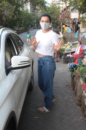 Mumbai: Gauahar Khan snapped in lokhandwala andheri On Monday, 24 May, 2021. (Photo: Sanjay Tiwari)