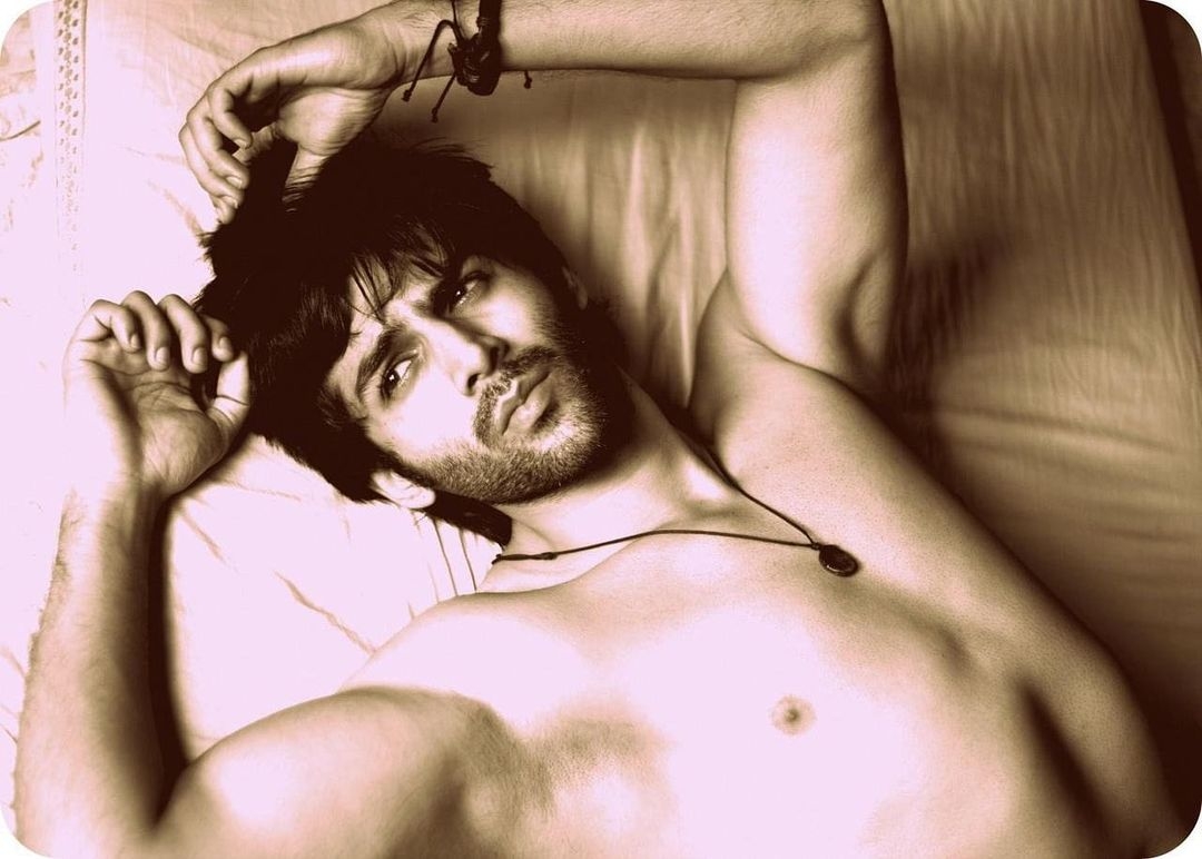 It's Kartik Aaryan versus Kate Winslet(Photo:Instagram)