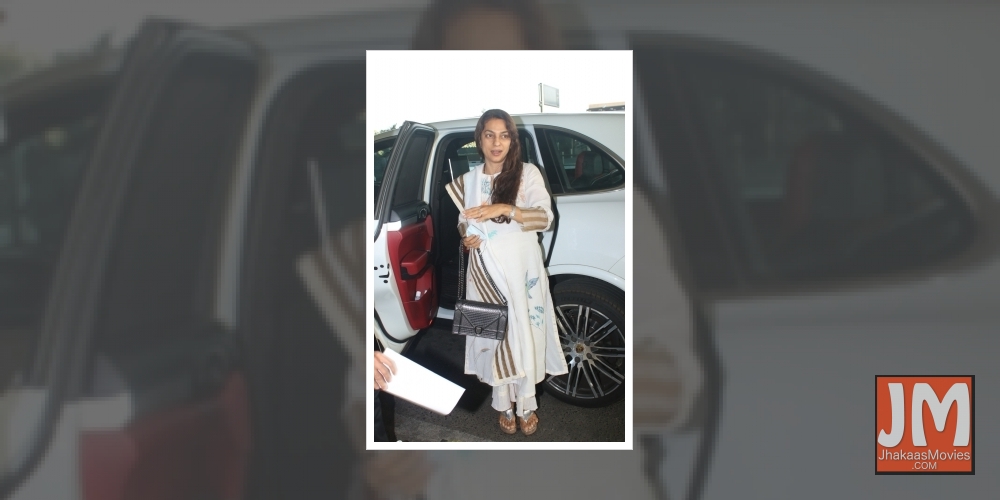 Mumbai: Juhi Chawla Spotted At Airport Departure on Monday 01st March 2021.