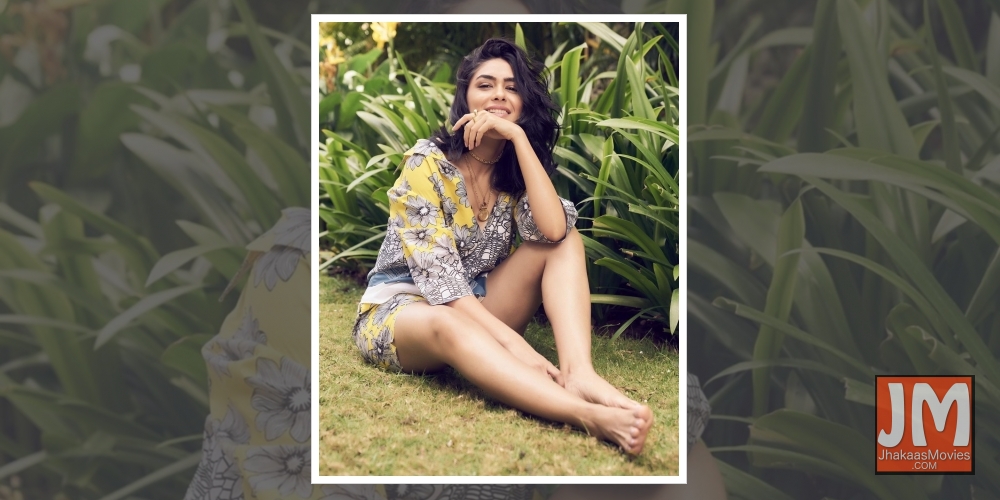 Mrunal Thakur: Dad sits with me during script narrations