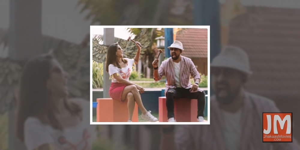 Sunny Leone plays 'whack a mole' with Rannvijay.