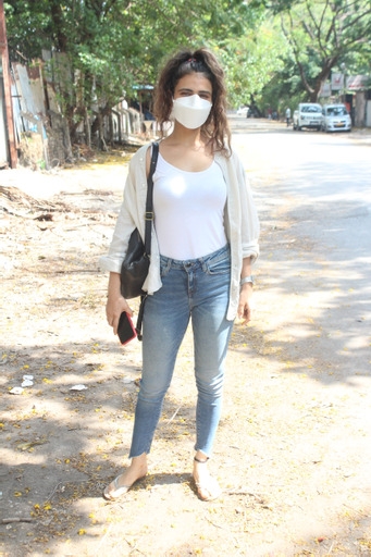 Mumbai: Fatima Sana Shaikh spotted at Andheri On Sunday, 30 May, 2021.(Photo: Sanjay Tiwari)