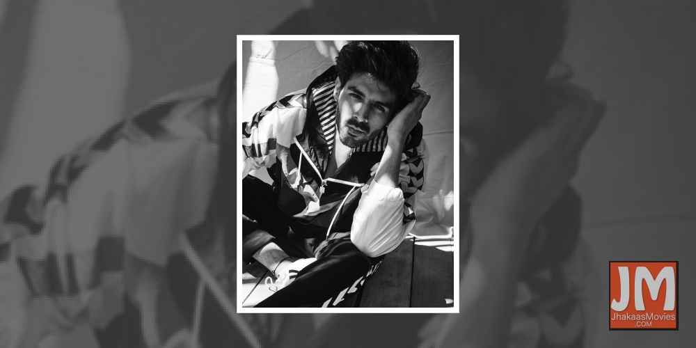 Kartik Aaryan spreads black and white magic in new post.