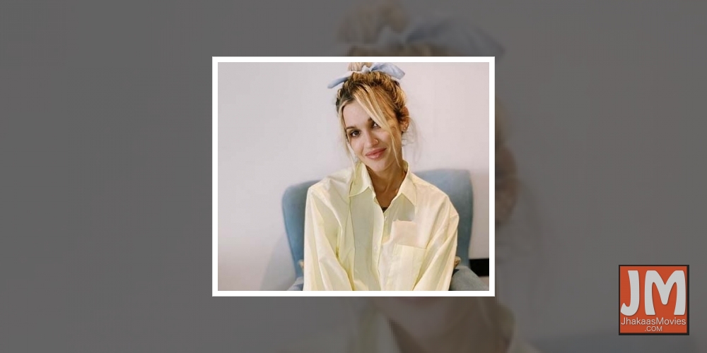 Ashley Roberts doesn't need a man to support her