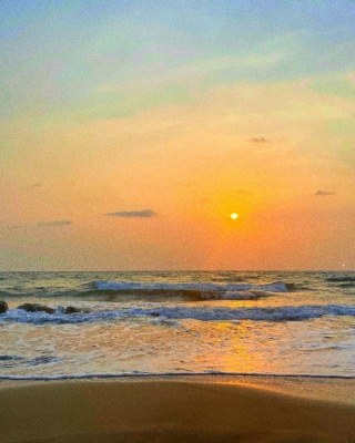 Janhvi Kapoor makes a splash with bikini pictures.(photo:instagram)