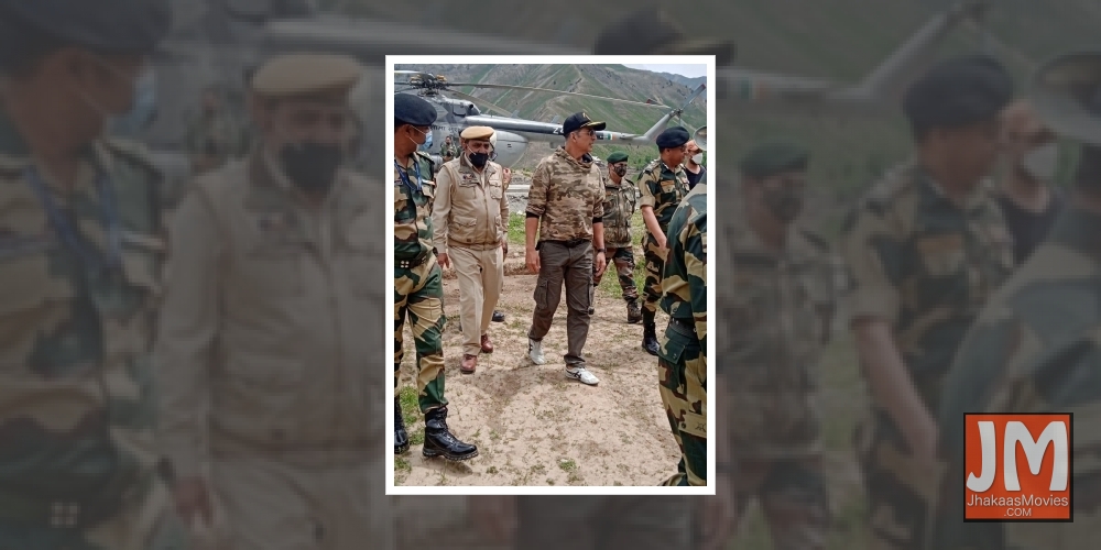 Srinagar: Famous Bollywood actor Akshay Kumar on Thursday visited remote Tulail along the Line of Control in Gurez valley of North Kashmir's Bandipora district.