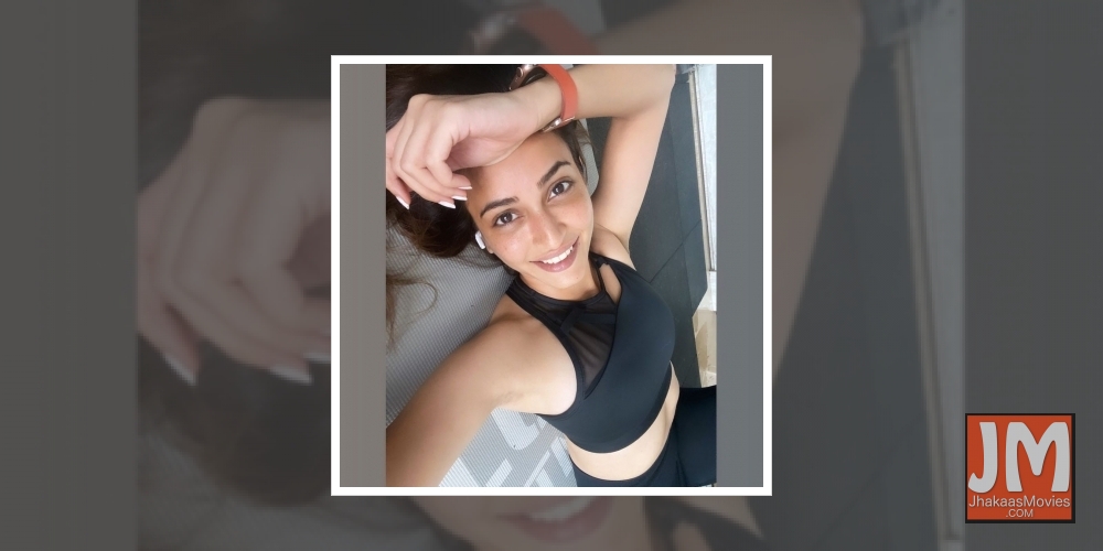 Kriti Kharbanda shares glimpse of her 'workout mornings'.