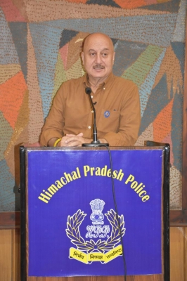 Kher shares experiences in Shimla in with police officials, staff