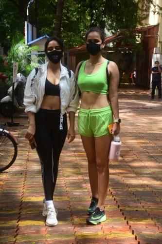 Mumbai: Neha and Aisha Sharma Spotted at Bandra on Saturday June 19,2021.(Photo: Sanjay Tiwari/IANS)