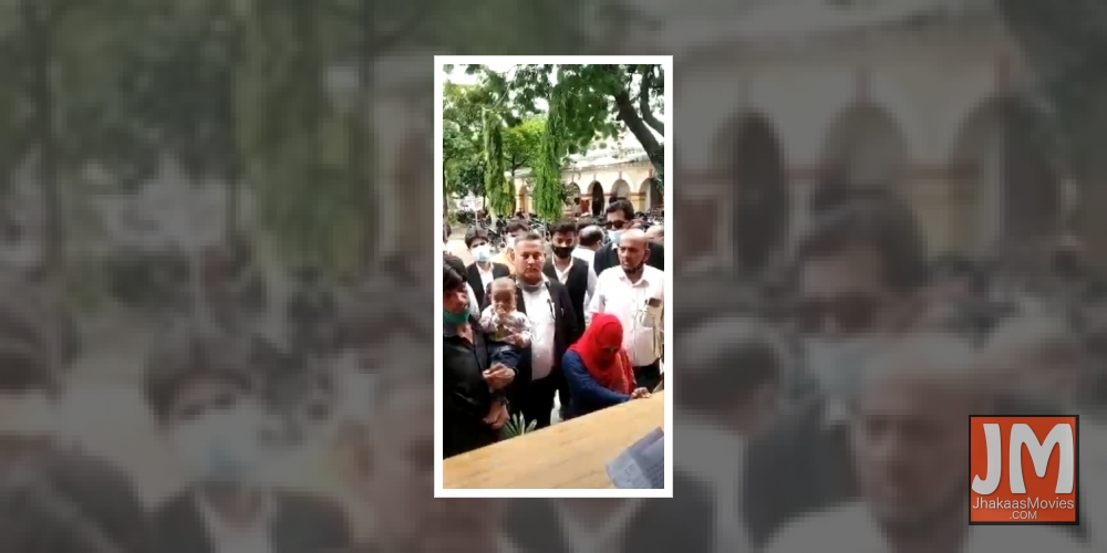 Woman lodging complaint against Waseem Rizvi.