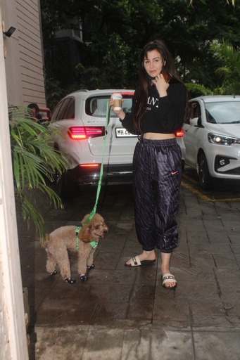 Mumbai: Giorgia Andriani spotted at bandra on Friday June 25, 2021.(Photo: Sanjay Tiwari/IANS)