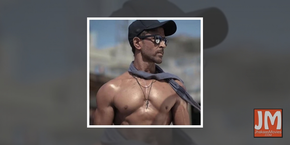 Hot hunk Hrithik goes shirtless