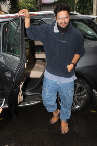 Mumbai: Ali Fazal spotted at foodhall khar on Sunday June 27, 2021.(Photo: Sanjay Tiwari/IANS)